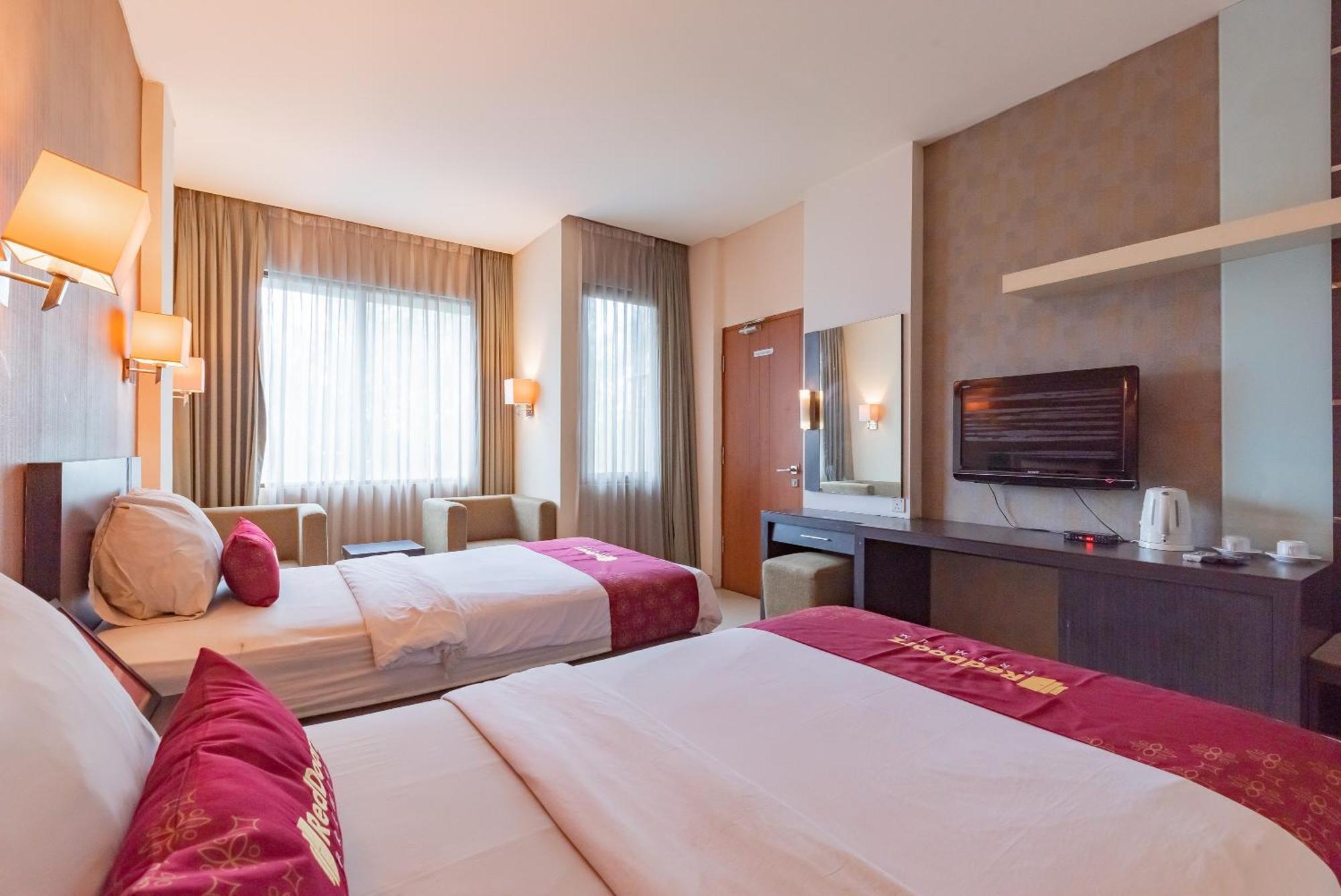 Reddoorz Premium Near Paris Van Java Mall Bandung Ngoại thất bức ảnh